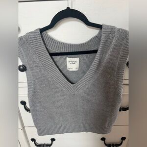 Abercrombie & Fitch Women's V-Neck Sweater in Gray